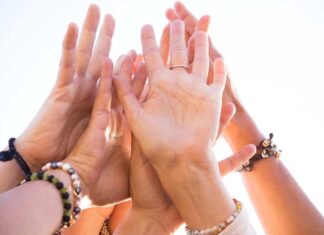 Igre pomoću kojih se vežba koordinacija i fina motorika obe ruke kod dece. Ovo je važno kako za telesni tako i za mentalni razvoj svih nas.