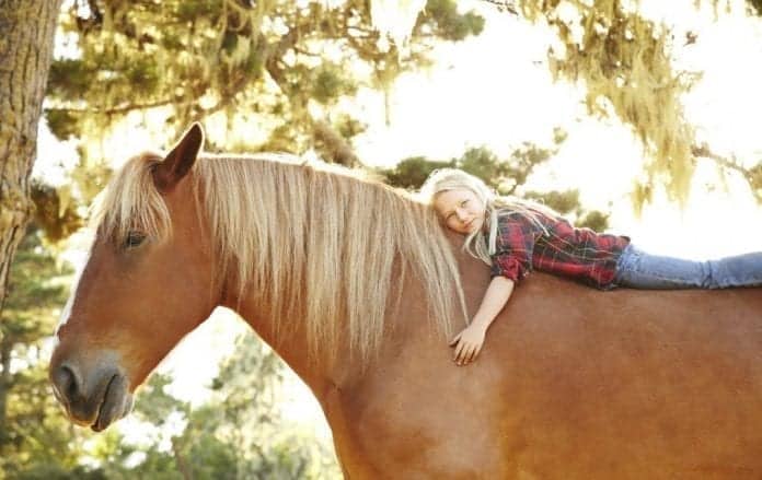 Devojcica na konju, terapija životinjama