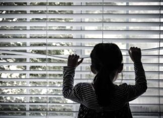 Loše detinjstvo: rane traume i njihove posledice detinjstvo, loše detinjstvo, bolno detinjstvo, trauma, traume iz detinjstva, traumatično detinjstvo, roditelji, deca, ljubav, uspeh, neuspeh, sreća, radost, tuga, bol