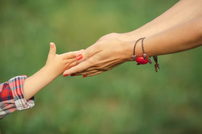 parent bond roditeljstvo, roditelj, roditelji, dete, porodica, odrastanje, veze, međuljudski odnosi, podsvest, obrasci, ponašanje